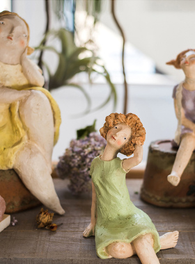 花房姑娘树脂人物摆件闺蜜生日礼物桌面装饰创意油画画质感