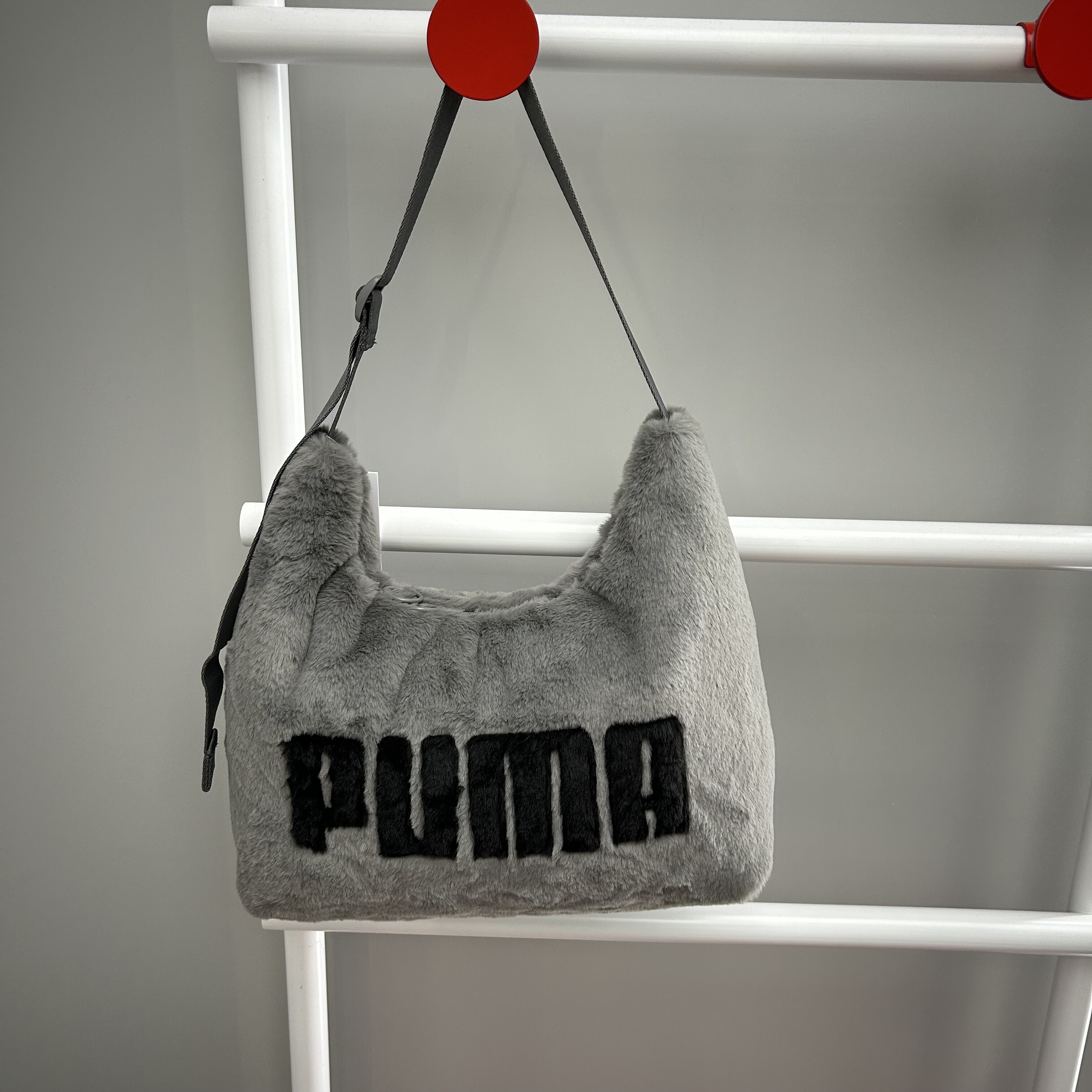 PUMA彪马UP FAUX FUR Slouchy Hobo Bag女子休闲毛绒肩包091869