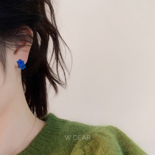 「蓝樱」小众设计宝蓝色小花耳夹女百搭简约个性 无耳洞蚊香盘耳饰