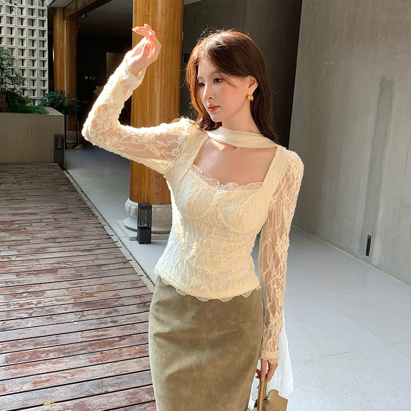 法式方领蕾丝长袖上衣女秋新款温柔挂脖修身显瘦氛围感打底衫