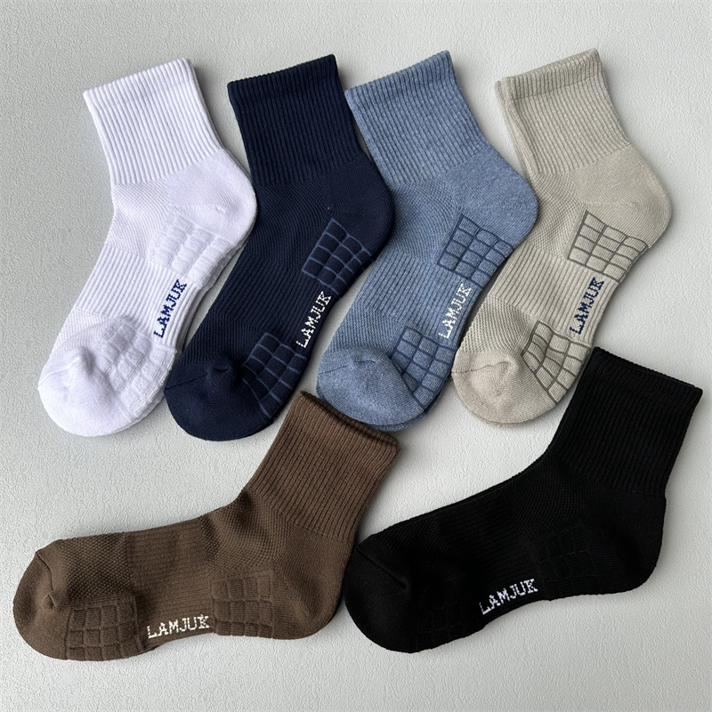 黑白中筒毛巾底运动袜