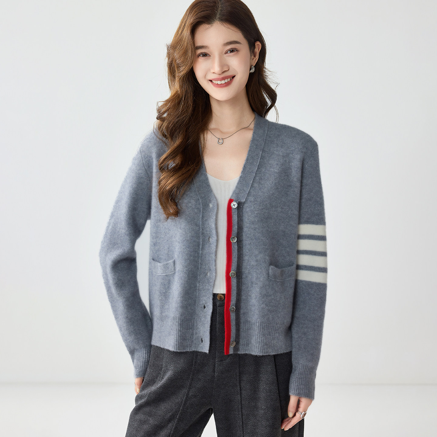 学院风V领条纹山羊绒开衫女短款