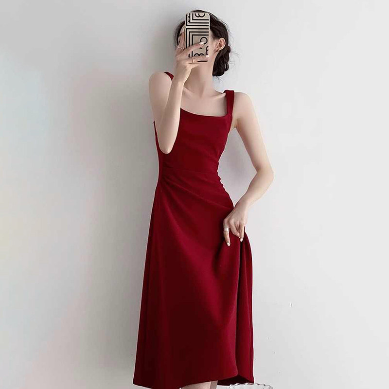 港风红色方领背心吊带连衣裙女秋季2025新款高级感气质收腰长裙子