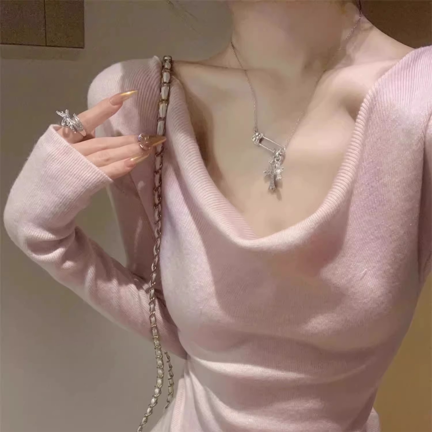 干枯玫瑰粉色纯欲风针织打底衫女秋冬长袖毛衣配半身裙的荡领上衣