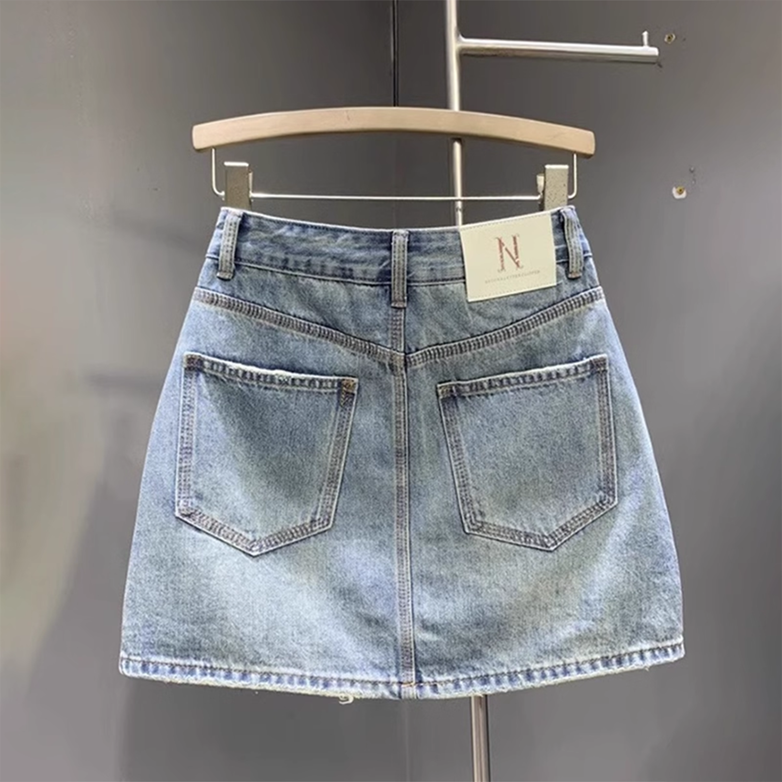 欧货洋气口袋浅蓝色水洗A字牛仔短裙女春秋新款高腰显瘦半身裙