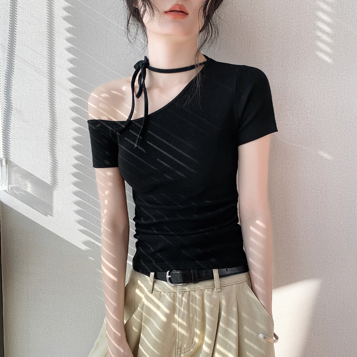 绑带斜肩短袖T恤女2026夏季新款修身显瘦别致设计感小众辣妹上衣