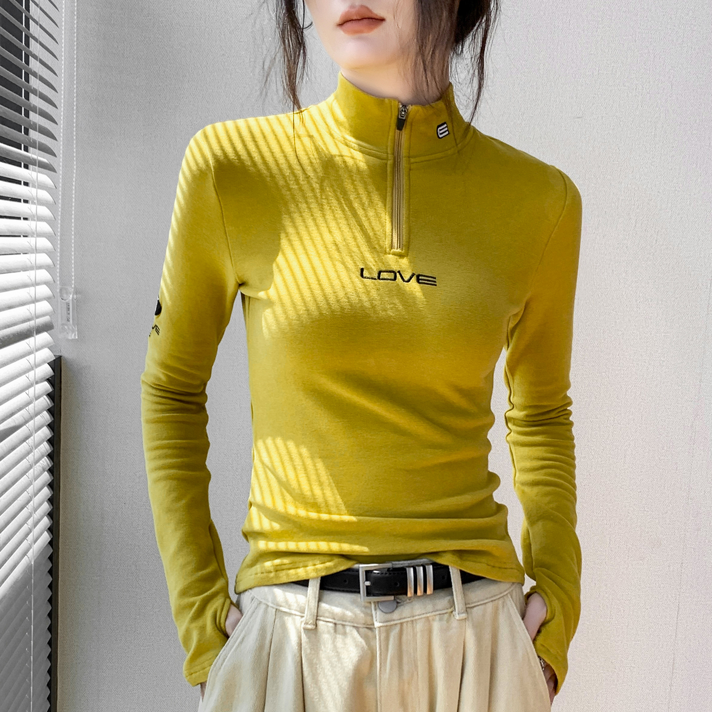 半开领字母卫衣指套长袖T恤女