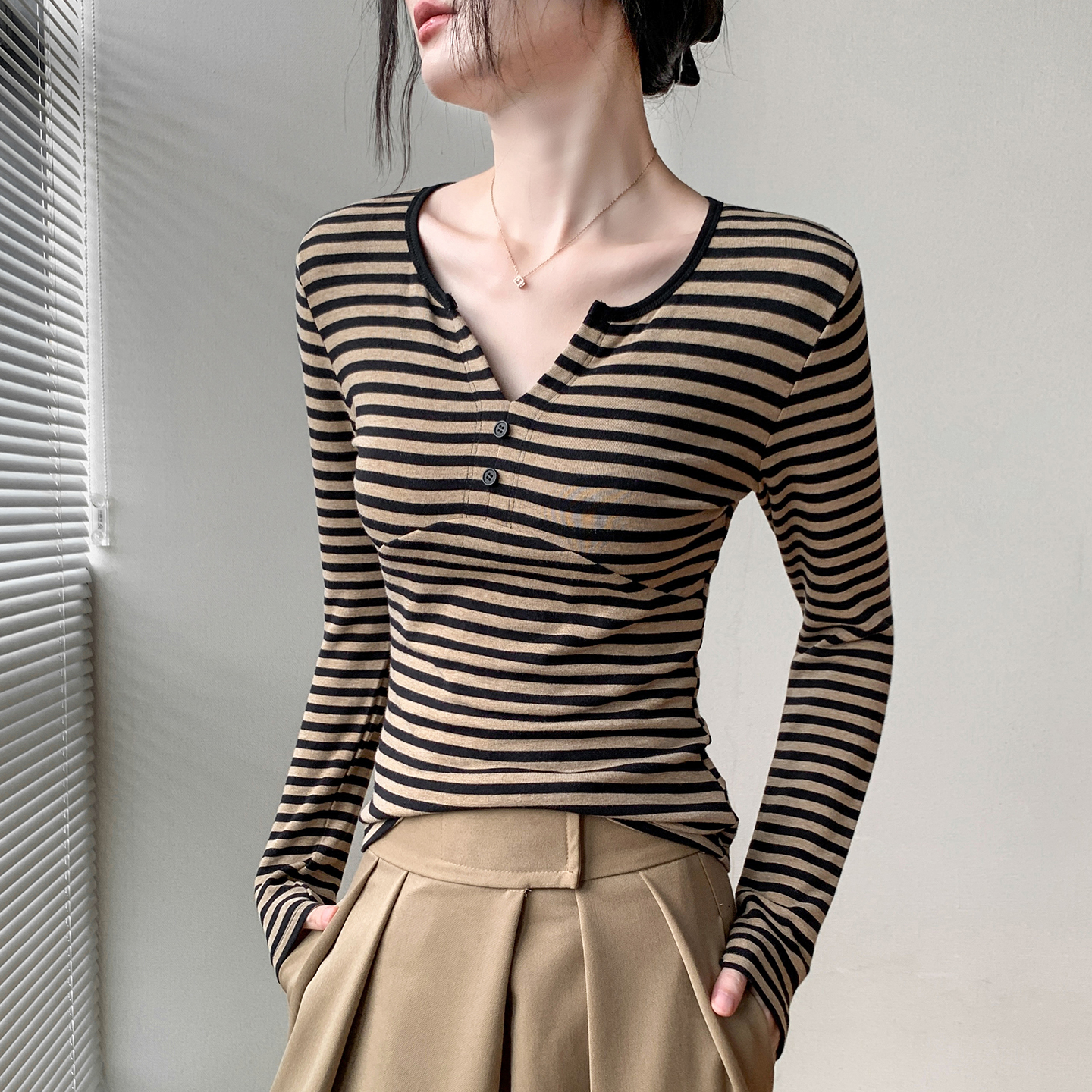 条纹长袖t恤女早秋半开领上衣