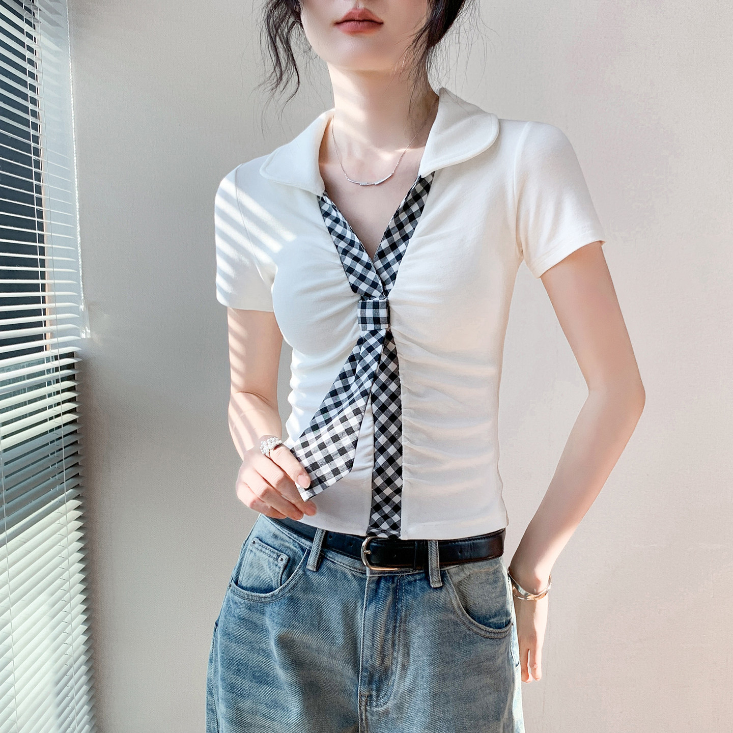 韩系学院风格纹假领带短袖T恤女2026春季新款收腰显瘦设计感上衣