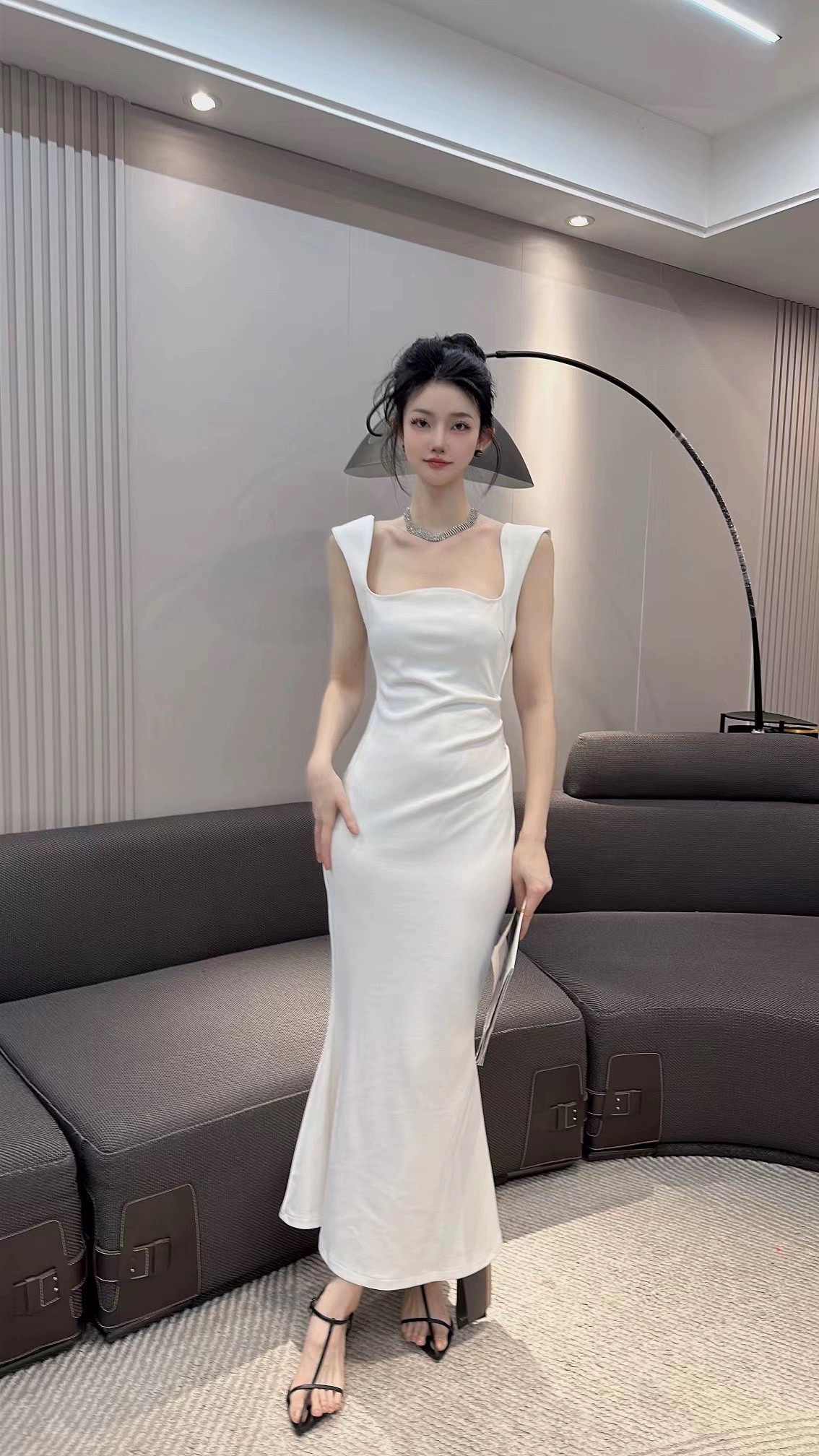 法式气质修身吊带连衣裙女夏白色御姐显身材收腰包臀长裙子