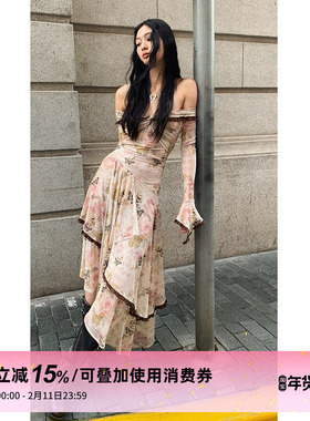 1P STUDIO 玫瑰蝴蝶印花一字肩不规则大摆裙氛围感辣妹连衣裙长裙