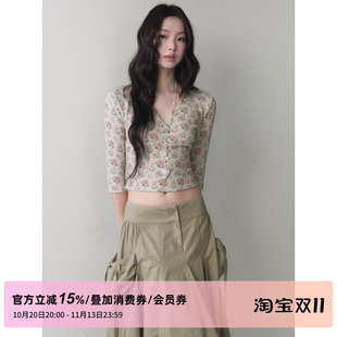 1P STUDIO 玫瑰印花V领短款针织衫女秋装修身露腰七分袖针织上衣