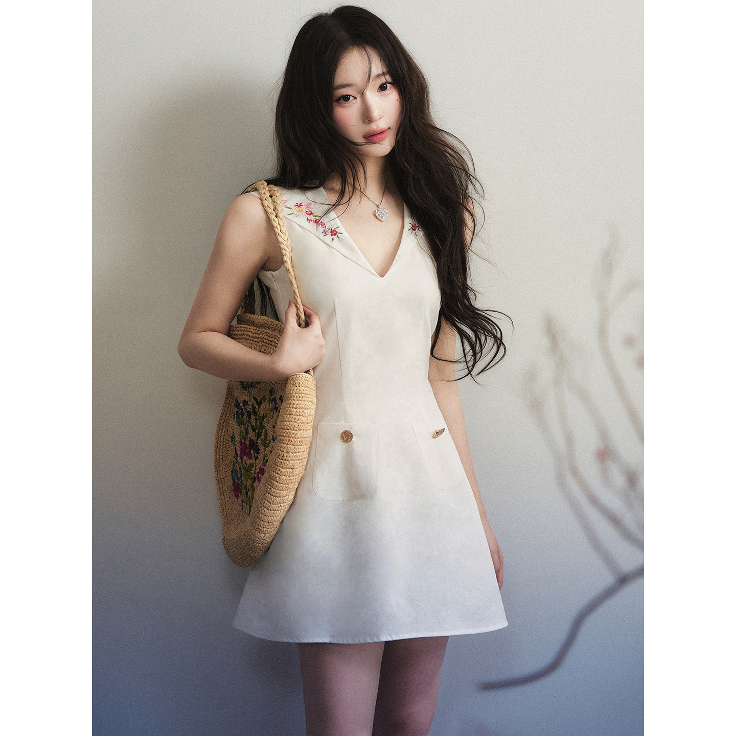 1P STUDIO 白色纯棉绣花海军v领连衣裙女夏季修身收腰A字无袖短裙