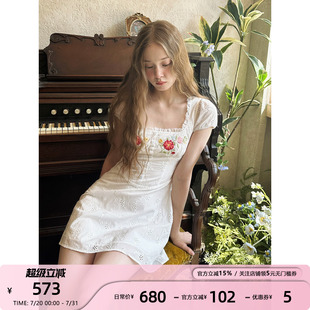 A字收腰短裙 STUDIO 白色纯棉绣花花朵刺绣方领连衣裙女夏短袖
