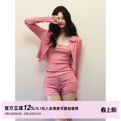1P STUDIO 纯欲草莓粉碎花针织套装女春娃娃领开衫背心短裤三件套