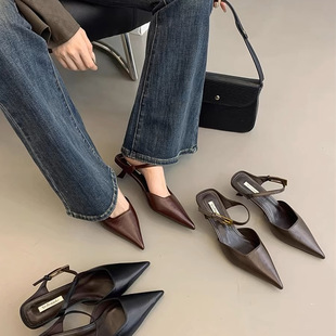 小众法式2026年夏季新款尖头气质凉鞋低跟棕色复古包头凉鞋女鞋子