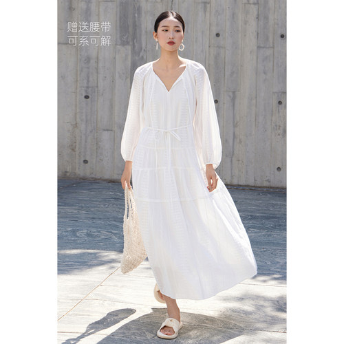 CR刺绣宽松灯笼袖v领系带连衣裙