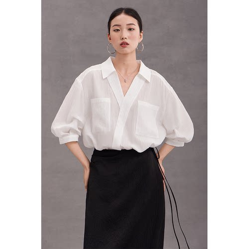 CR设计感宽松V领白衬衫捏褶短袖