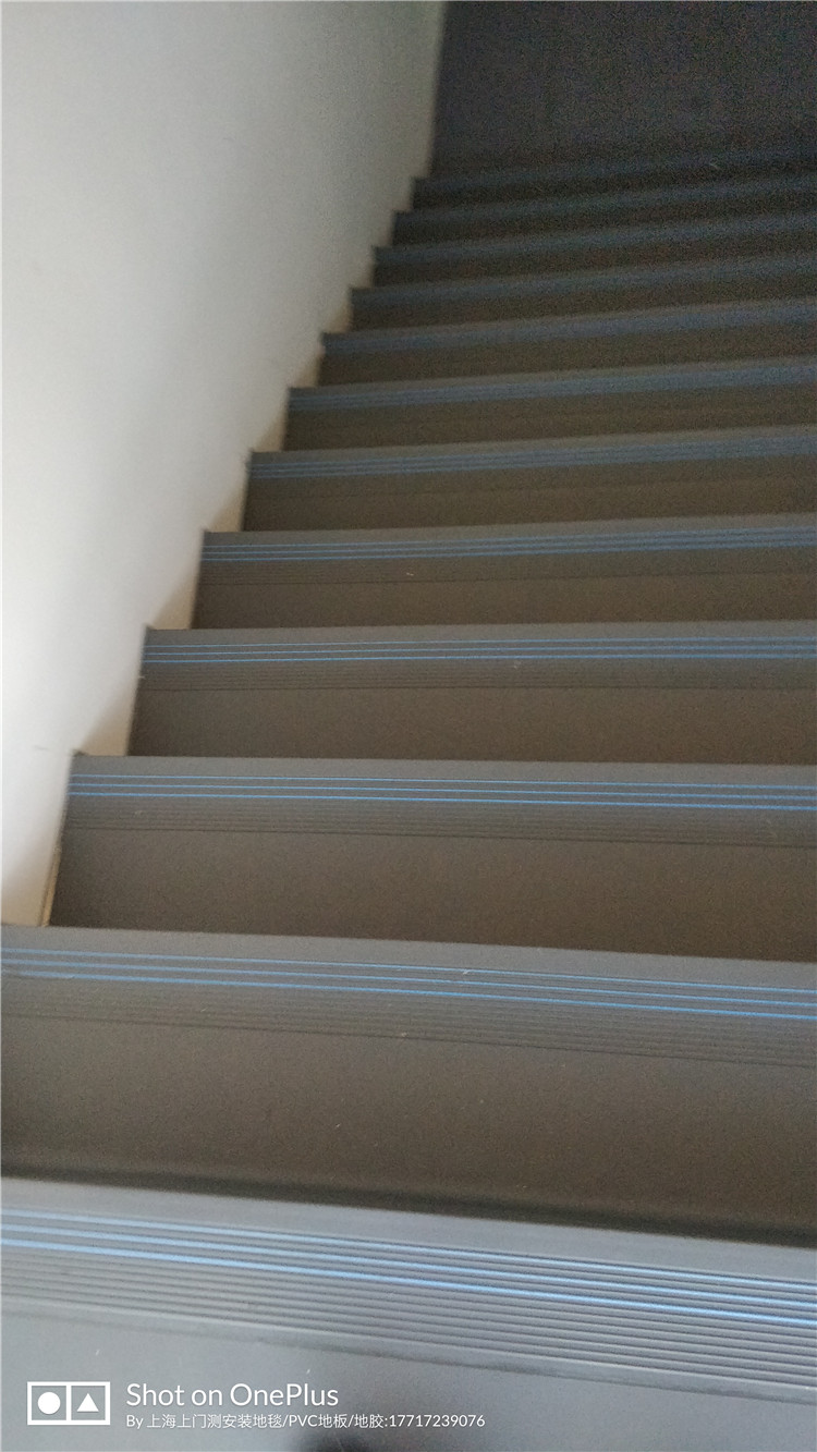 pvc楼梯踏步耐磨防滑垫条整体幼儿园塑胶地板台阶贴铺楼梯的地胶