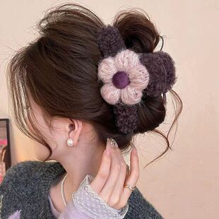 毛线花朵毛绒抓夹女2026新款秋冬鲨鱼夹高级感后脑勺大号发夹发饰