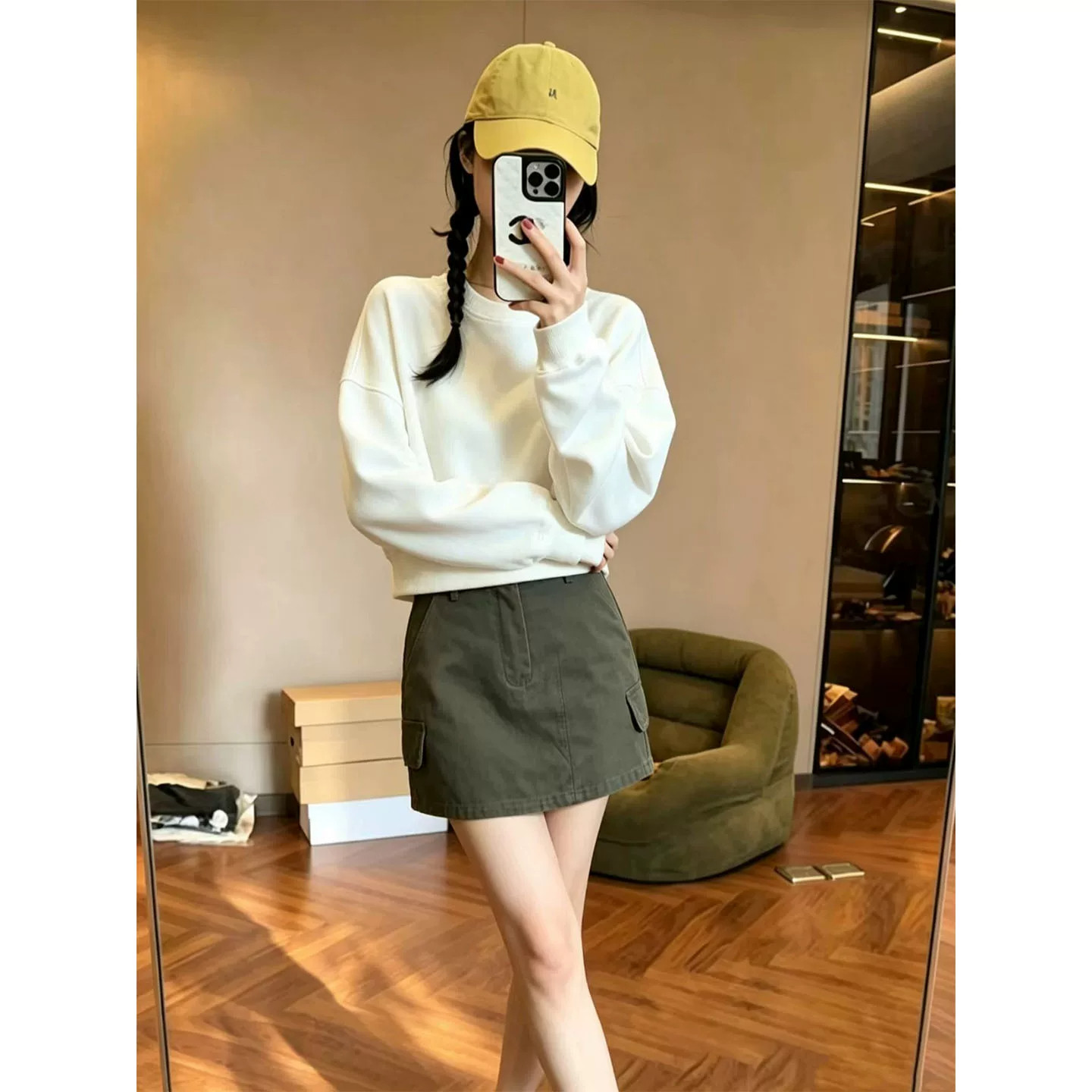 白色圆领短款纯色卫衣女宽松2026新款秋冬季加绒加厚高腰韩版上衣