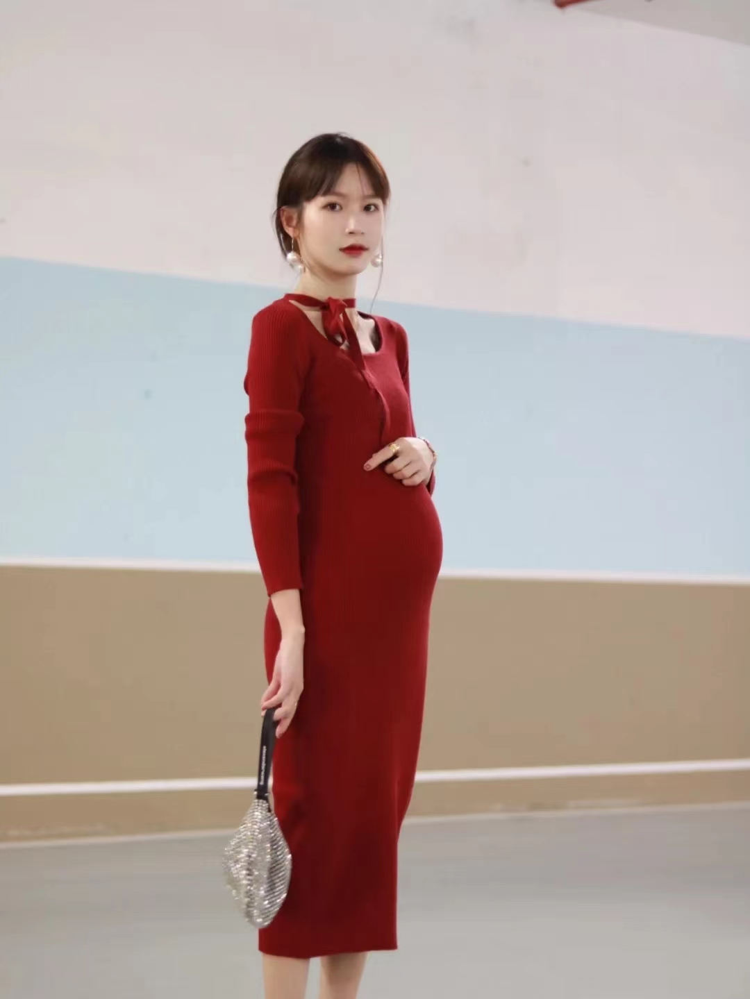 孕妇裙秋冬季修身打底针织连衣裙毛衣方领系带简约包臀显瘦长裙潮