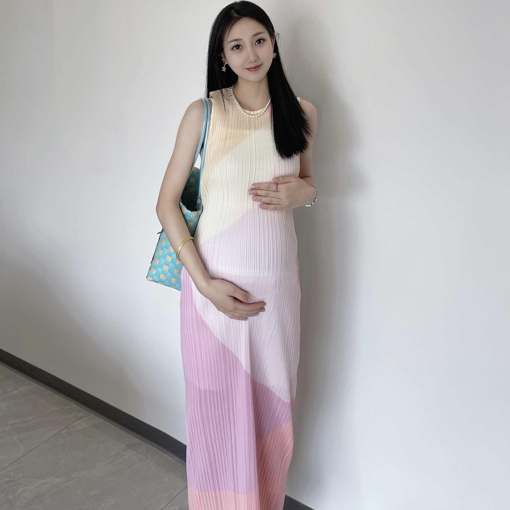 孕妇褶皱显瘦遮肉背心裙