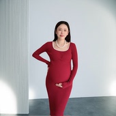 孕妇秋冬复古红色针织裙内搭长裙法式 方领露肩撞色显瘦过膝连衣裙