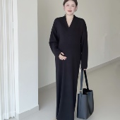 孕妇装 大码 慵懒风V领针织连衣裙秋冬宽松显瘦遮肉气质长裙小黑裙