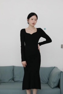 孕妇装秋冬季法式复古水滴领针织裙气质修身包臀过膝鱼尾连衣裙