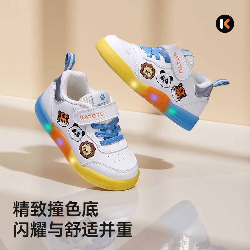 卡特兔秋季儿童闪灯防滑透气板鞋