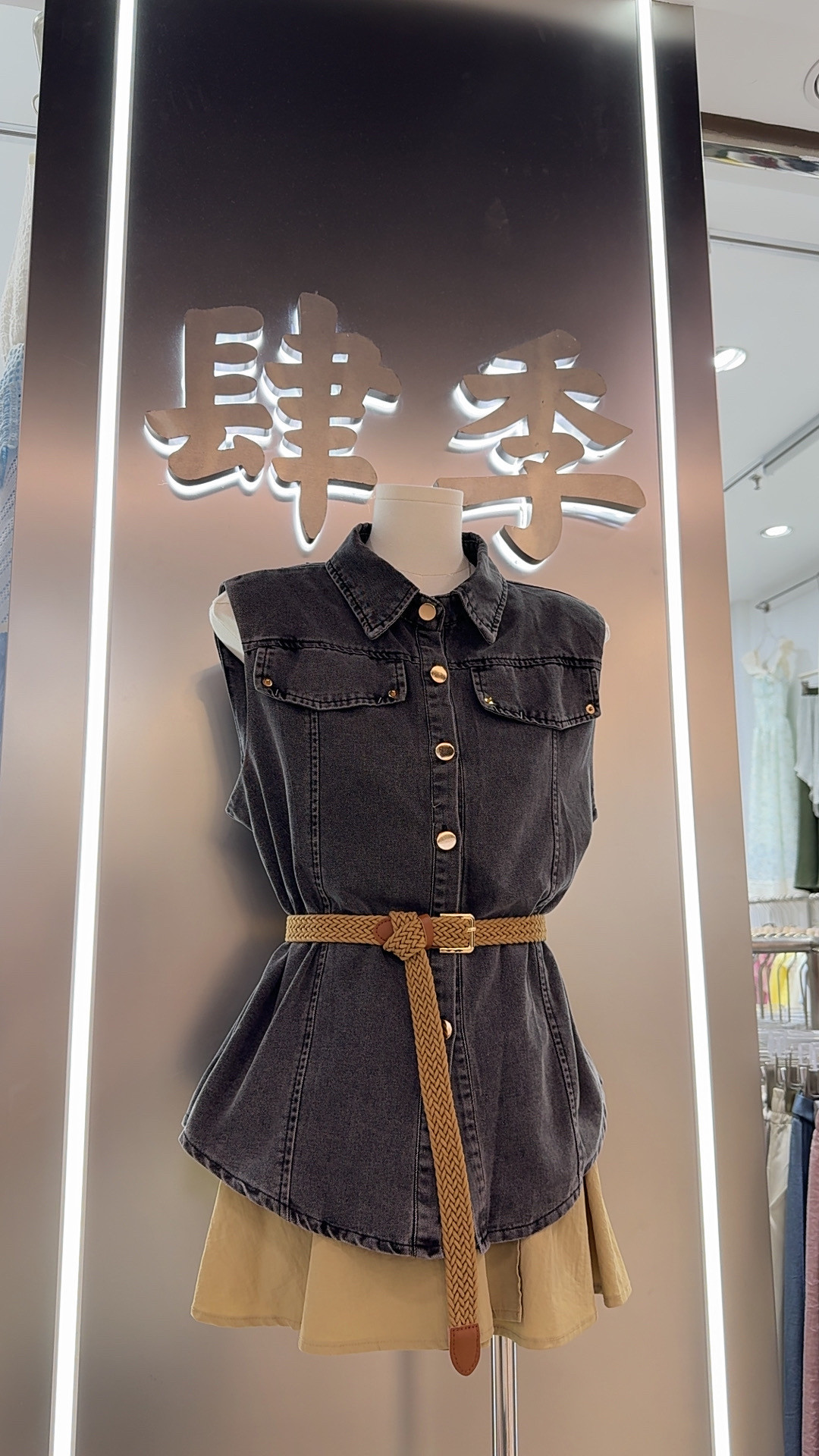 2026夏季新款韩版设计感辣妹无袖牛仔马甲女显瘦高腰短裙套装潮