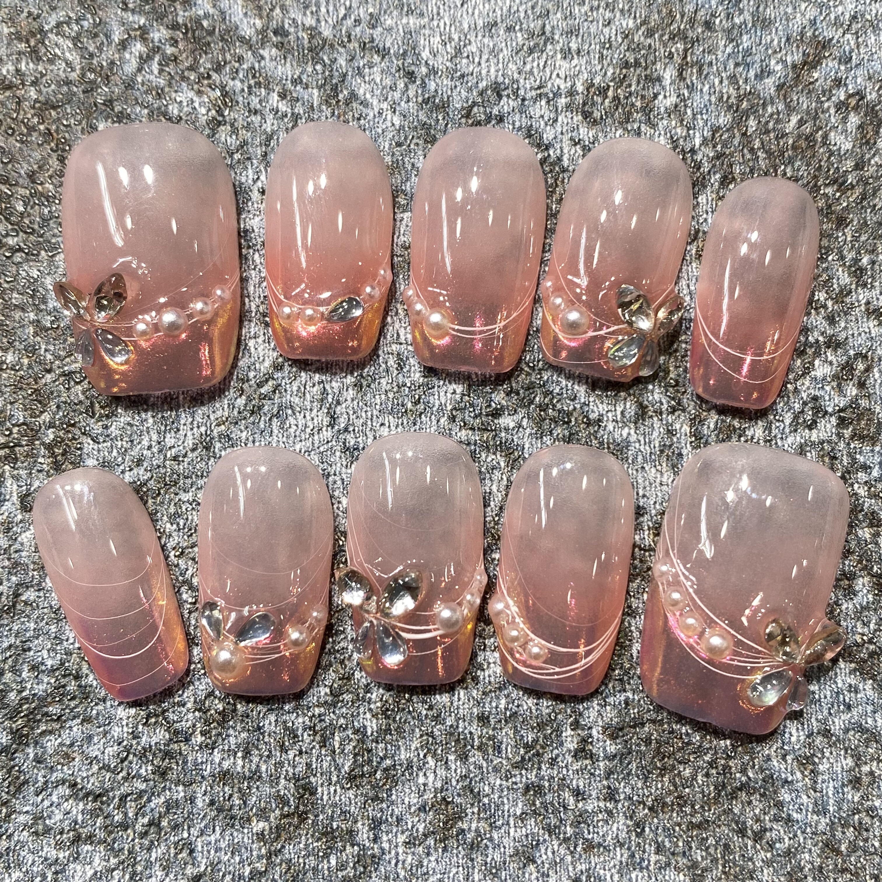 【蝶翼星芒】粉黛纯手工穿戴甲钻石拼图爆闪美甲百搭新款渐变显白