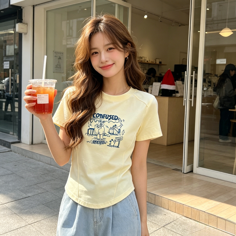 奶黄色减龄显白夏季正肩鱼骨线装饰设计感短袖T恤上衣女洋气气质