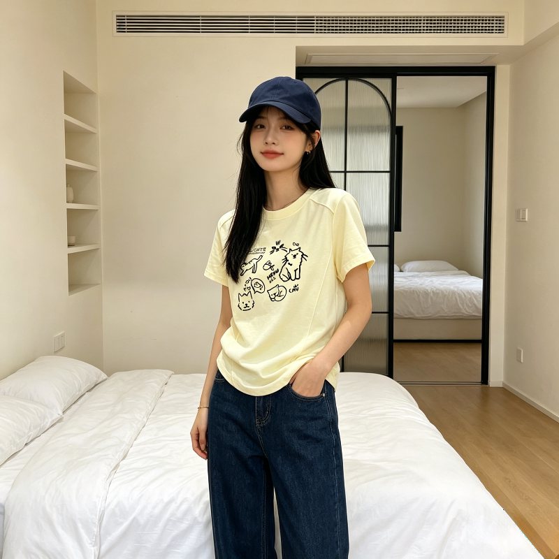 奶黄色减龄显白设计感宽松休闲百搭圆领正肩小猫咪印花短袖T恤女