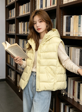 奶黄色温柔风减龄连帽设计感宽松大码小个子无袖坎肩棉服马夹女潮