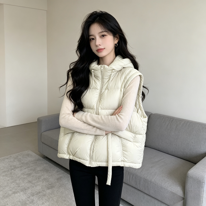 白色温柔风减龄宽松大码小个子无袖坎肩连帽棉服马夹外套女设计感