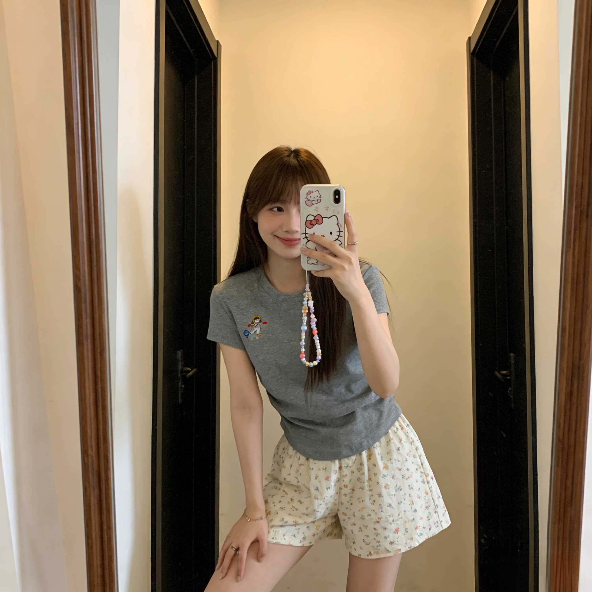 韩系灰色正肩短袖t恤女夏季2026新款短款修身显瘦设计感上衣洋气