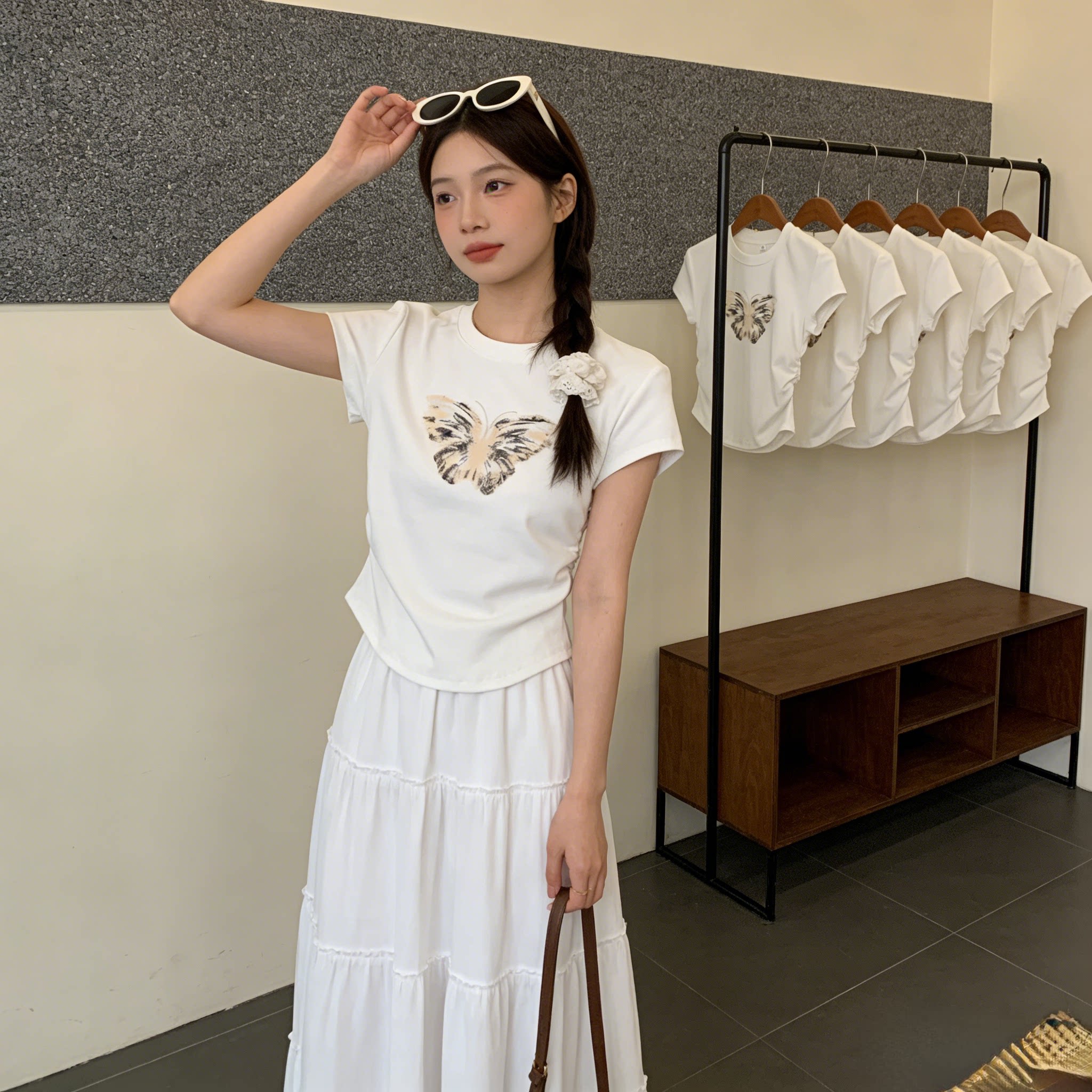 红色漂亮独特设计感小众修身掐腰上衣女夏季新款正肩圆领短袖T恤