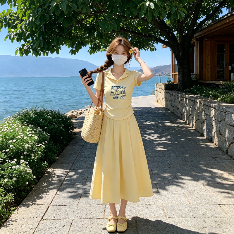 奶黄色减龄设计感短款修身显瘦掐腰显白短袖Polo衫T恤上衣女正肩