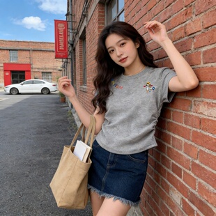 美式复古纯棉短袖t恤女夏季设计感小众修身显瘦短款正肩上衣圆领