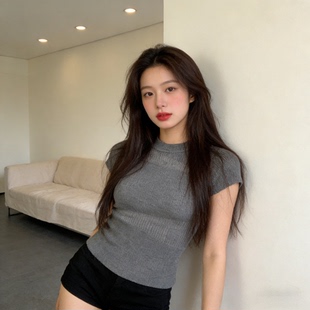 灰色正肩短袖女t恤夏季新款小个子辣妹修身显瘦短款镂空针织上衣