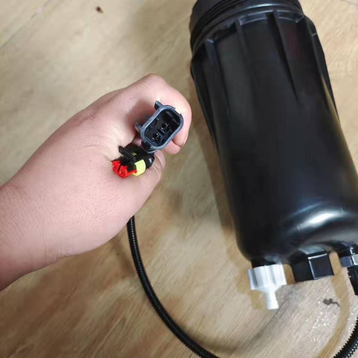 重汽汕德卡豪沃T7油水分离器包邮