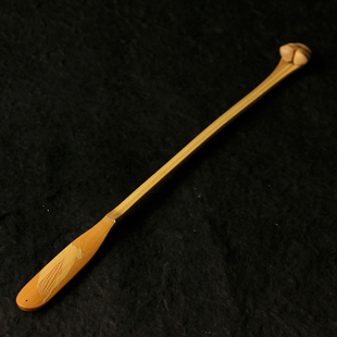 精品东阳名家戚挺飞纯手工留青雕刻异形竹节老玉竹痒痒挠竹雕一体