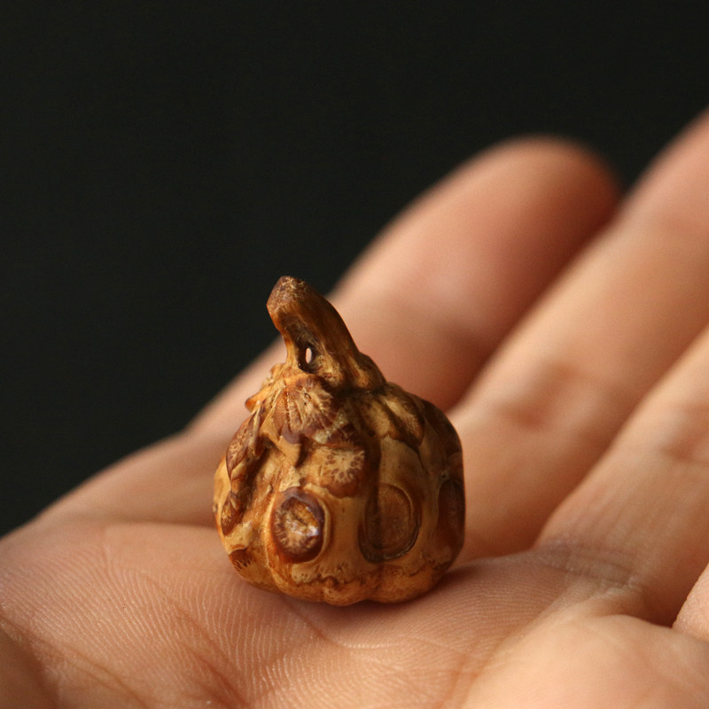 精品名家刘卫强纯手工雕刻迷你小南瓜小吊坠竹雕竹制挂件小配饰,特色手工艺,竹编/竹雕,淘宝优惠券,粉丝福利购,淘宝优惠卷