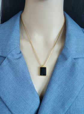 Huo Ting黑色方块项链女锁骨链18K包金简约气质情侣毛衣链吊坠潮