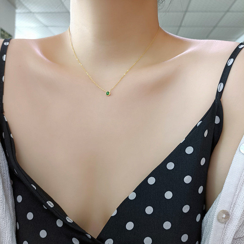 精致迷你钛钢18K包金祖母绿色小锆石吊坠锁骨链女复古轻奢项链潮