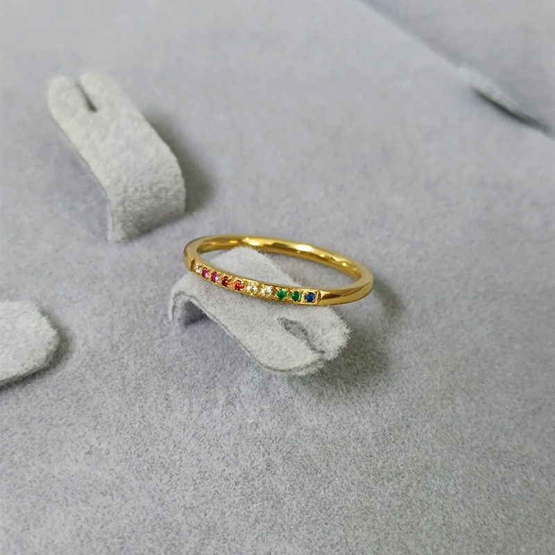 小众轻奢微镶彩色锆石戒指女钛钢18K包金洗手不用摘食指中指指环