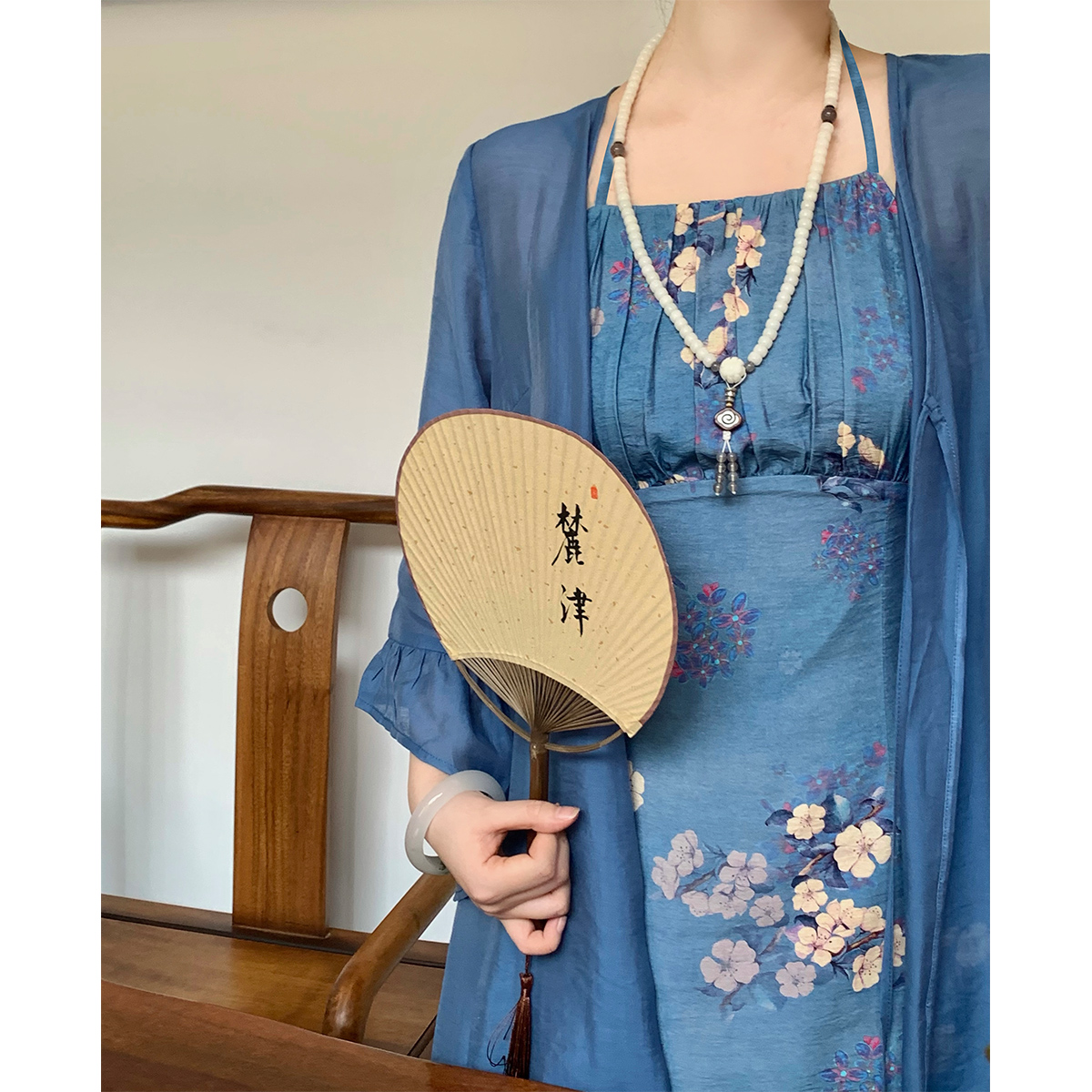 麓津自制《逍遥游》新中式复古国风少女款新款挂脖式吊带连衣裙子
