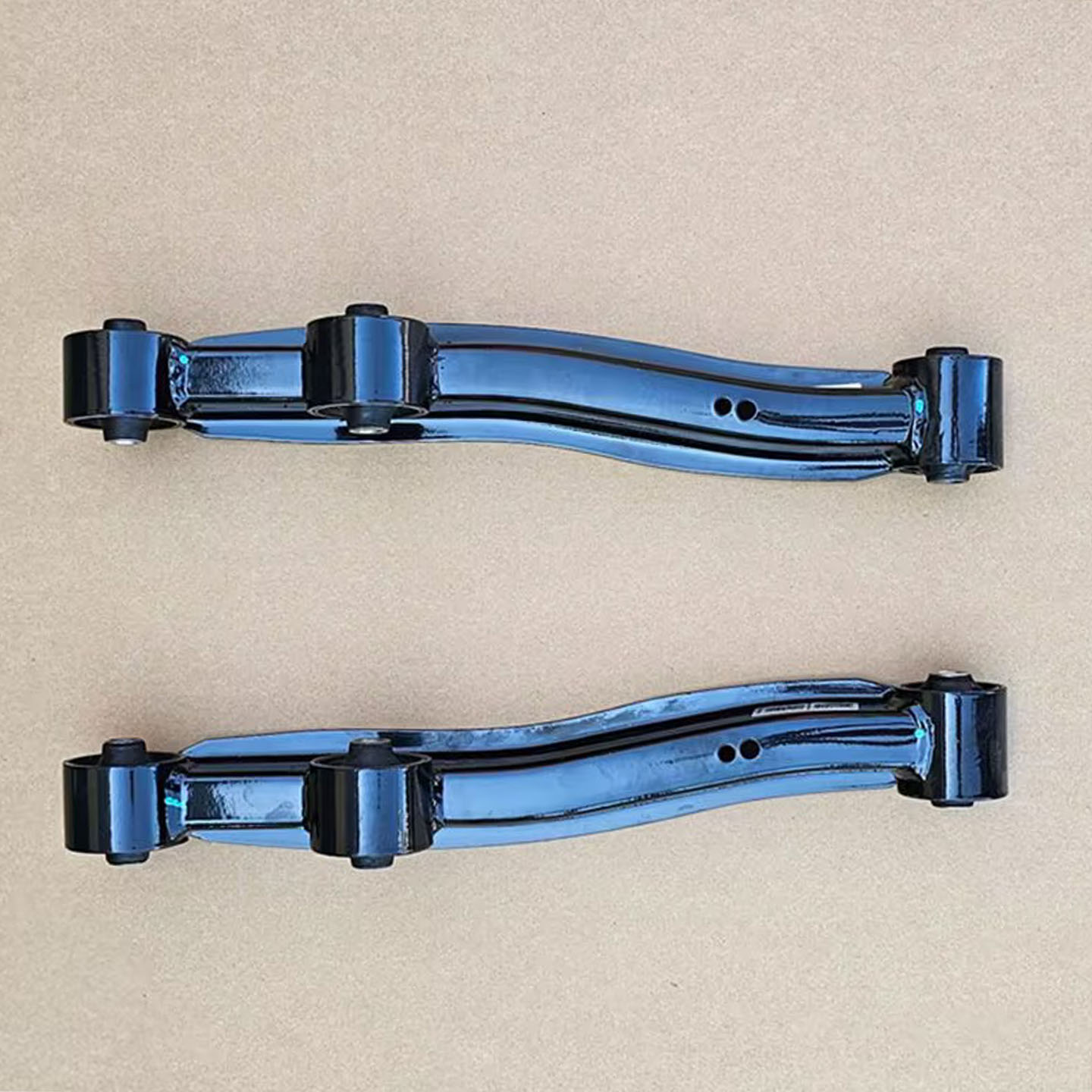 鸿日VELI小核桃雷竞D70PRO后托臂